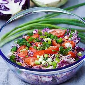 Weiß- und Rotkohlsalat