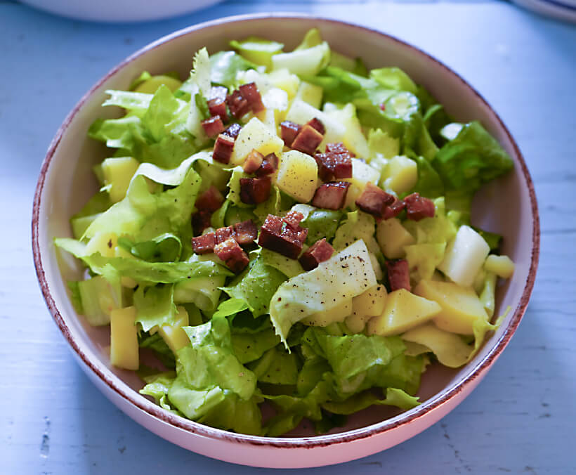 Endiviensalat mit Kartoffeln und Räuchertofu Endiviensalat mit Kartoffeln und Räuchertofu