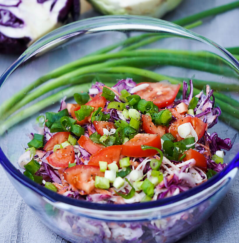 Weiß- und Rotkohlsalat